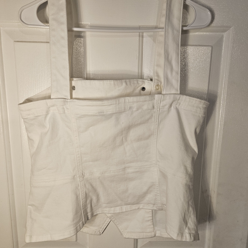 Stylish White Buttoned Top - Picture 2 of 12